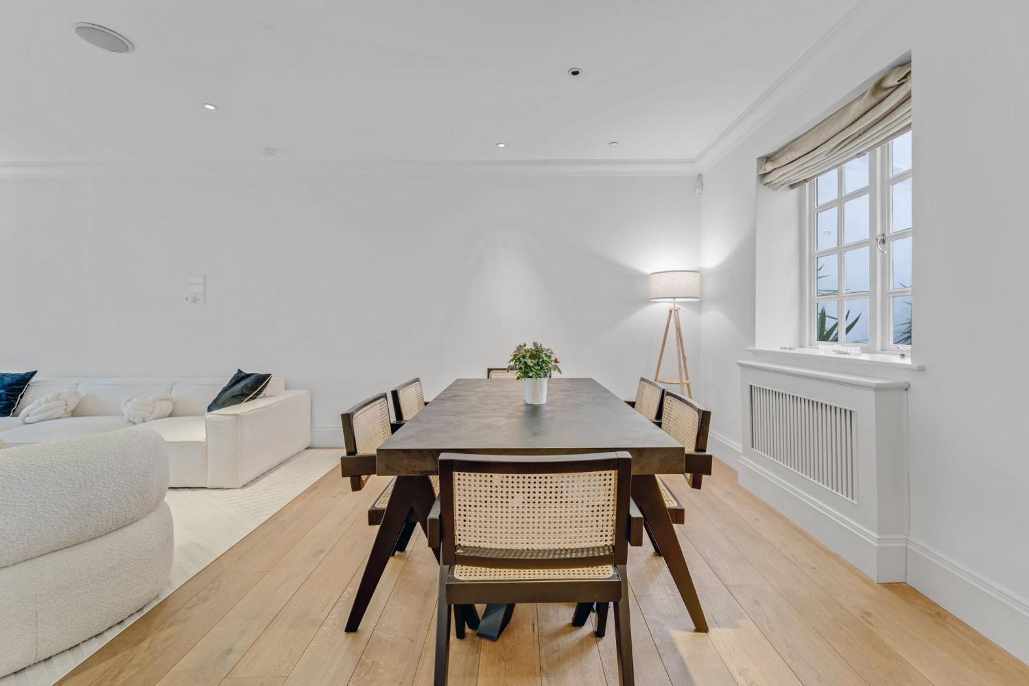 The Belgravia Place - Stunning & Bright 2bdr Appartement Londen