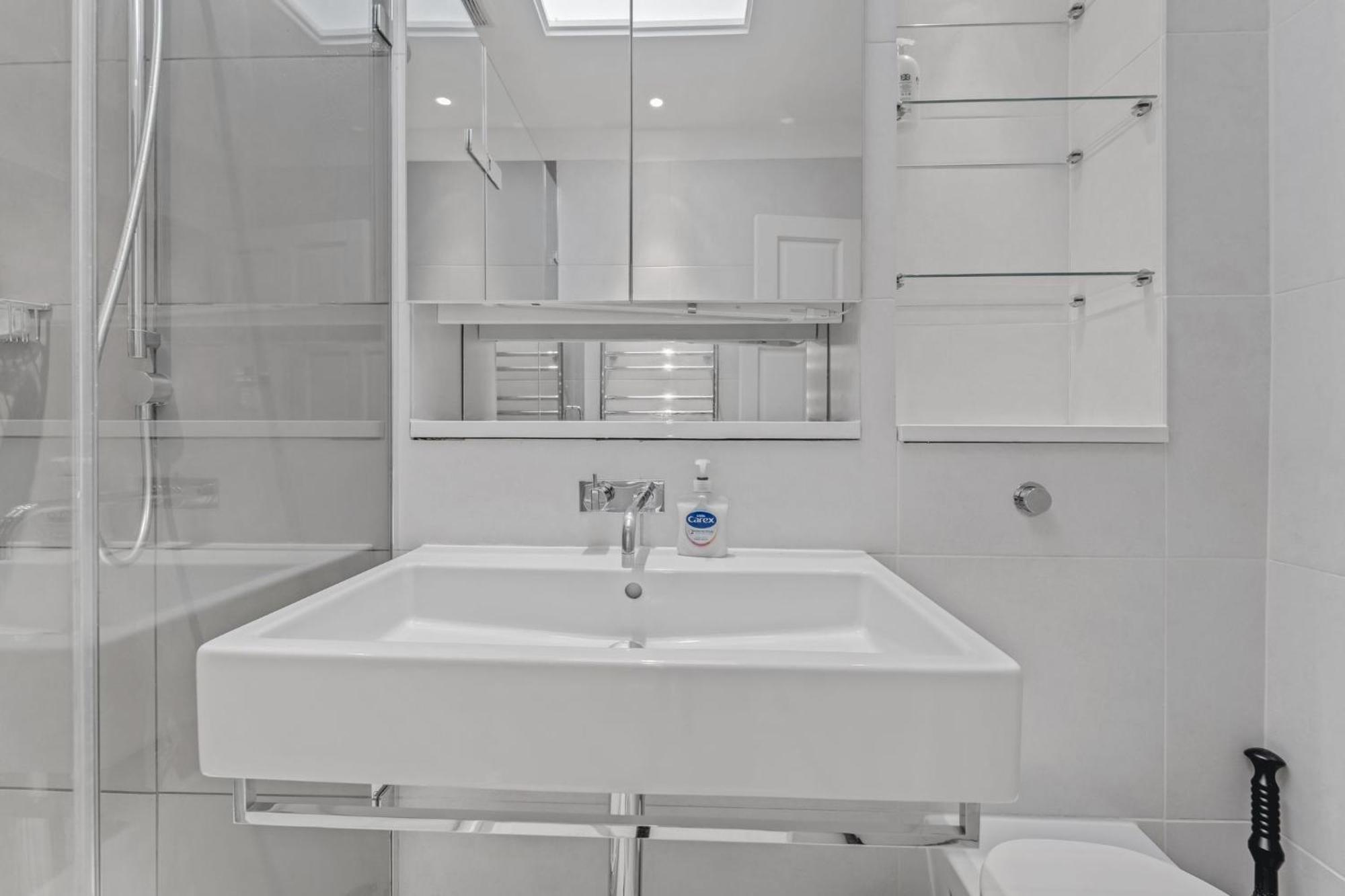 The Belgravia Place - Stunning & Bright 2bdr Londen